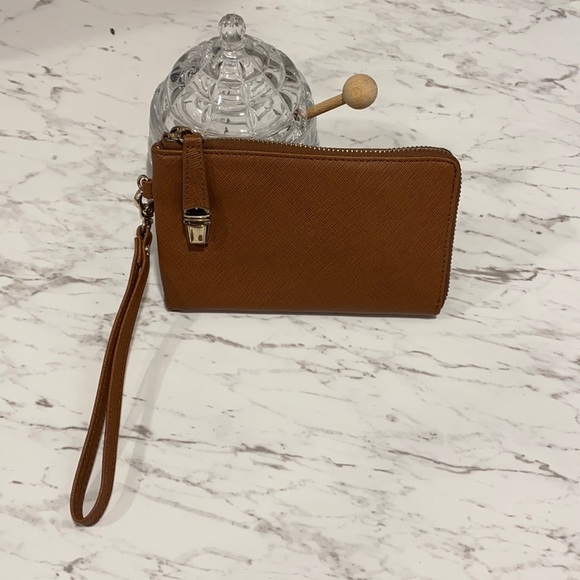 Danier Handbags - Danier Leather Wristlet Clutch